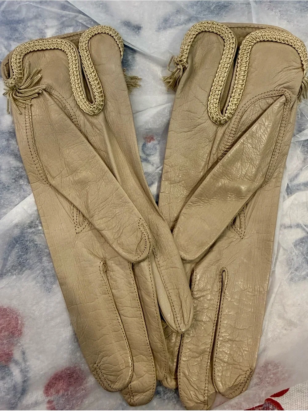 Taupe Leather Women's Gloves with Braided Trim